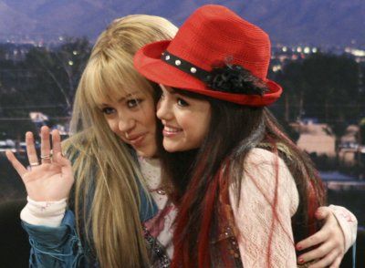 miley-selena.jpg miley-selena.jpg